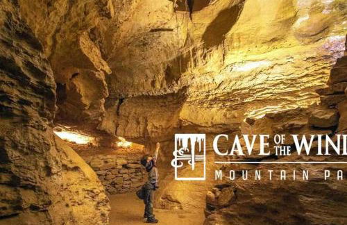 Chic chalet w/ hot tub, ping-pong, arcade bball - Foto 28