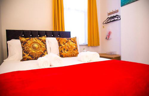 Lucky Home 15 - Near BAE, Docks, Lake District - Ideal for Trade & Family - 2 Bedrooms - One Double Bed in Each Bedroom - Max 4 Guests - Photo 18