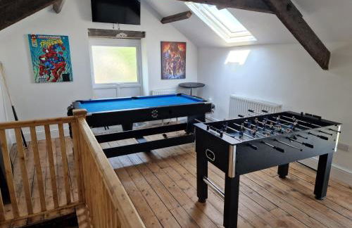 Snowdon House, 8 bedrooms, sleep 16, close to Blackrock Sand - Photo 1