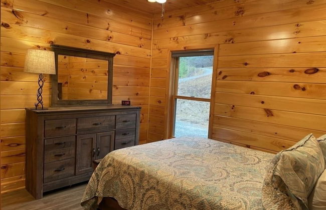 Charming cabin with an Amazing view! - pet and motorcycle friendly! 2 Bedroom Cabin by RedAwning - Foto 3