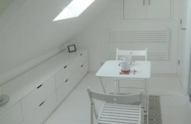 Private Double Room and Ensuite in Historic Cornish Cottage - Photo 10