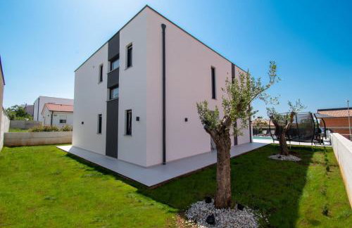 Villa Mina with a private pool in Pula - Photo 39