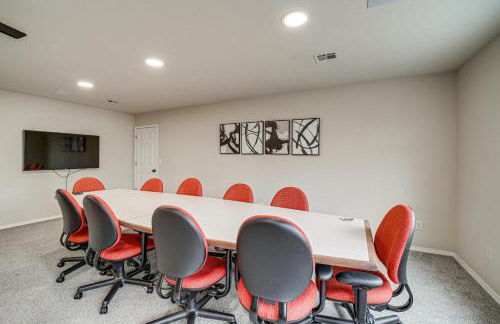 Pet-Friendly Tulsa Escape with Private Hot Tub! - Foto 17