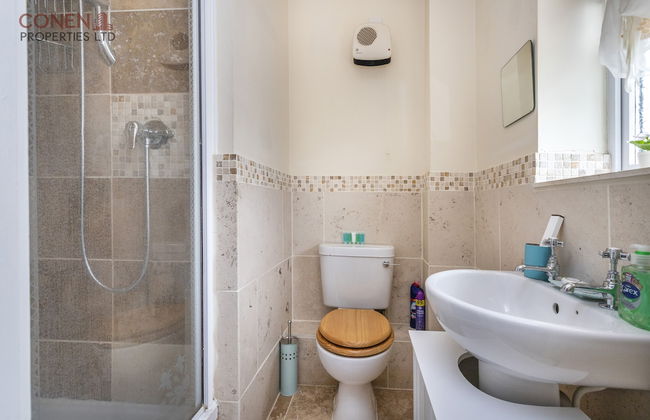 2 Bed Apartment Sleeps 5 - Free Parking, Balcony - Photo 14