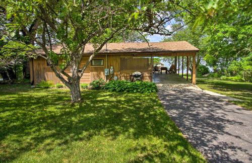 Year-Round Waterfront Getaway Lake Access and Dock! - Foto 29