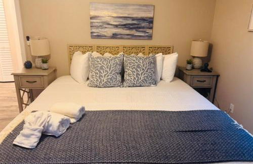 Gorgeous vacation home on the water with heated pool and sand! - Foto 26