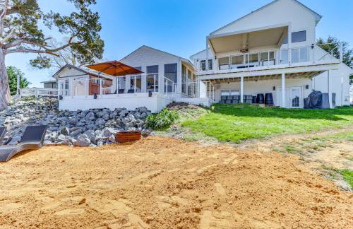Waterfront Colonial Beach Studio with Boat Dock! - Foto 17