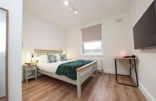 Newly Renovated Modern 4 Bed 3 Bath Apartment London - Foto 65