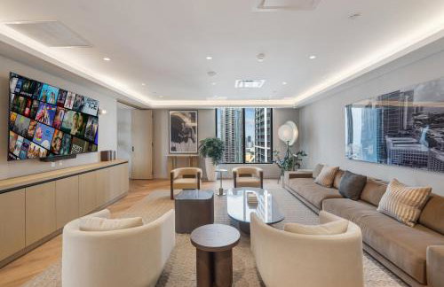 Downtown Condo with Den and Pool Access - Foto 50