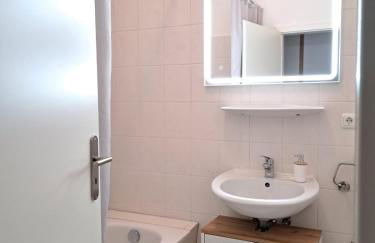 Livora Vincent - Art Design Apartment mit Balkon - Foto 8