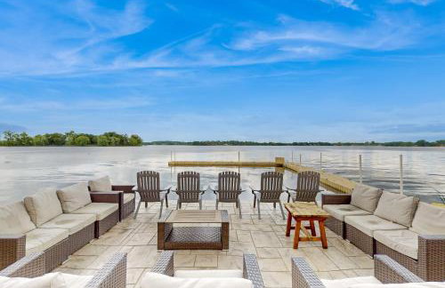 Waterfront Fun! Group Getaway on Lake Marie - Foto 41