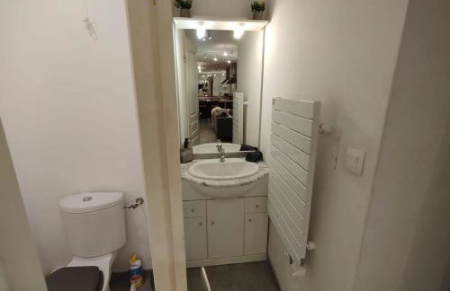 Essential Near stadium Air conditioning et Private parking - Foto 21