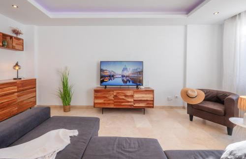 Family Fairways I Spacious 4-Bedroom Townhouse Near Beach & Golf, Estepona - Photo 6