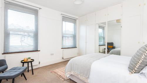 King Room with a shared Kitchen and bathroom in a 5-Bedroom House at Hanwell - Foto 2