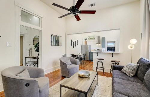 Downtown home with enclosed backyard, deck, streaming, washer/dryer, central AC - Foto 7