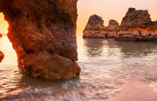 Paseo en barco por Ponta da Piedade al atardecer - Foto 1