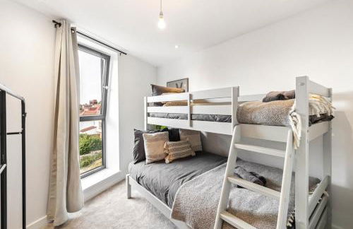 Luxury 3BR Apt Sleeps 10, Wembley & Park Views - Photo 19