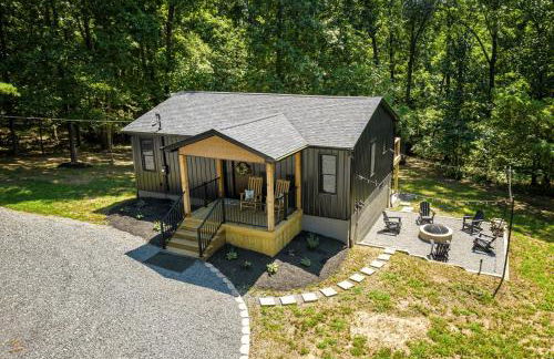 Modern 2BR Cabin w Hot Tub Near Wine Trail - Photo 4