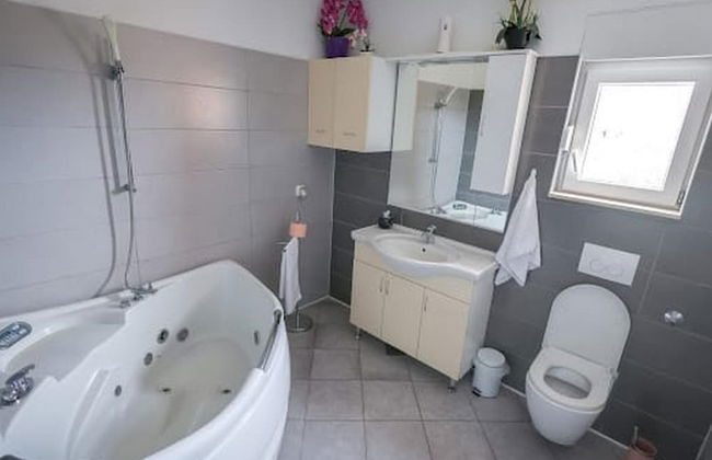 Exclusive Elegant Villa With Pool in Kastel Novi - Foto 19