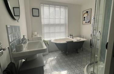 Corner House- hot tub and outdoor fireplace - Foto 28