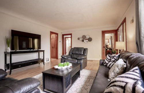 Burien's 3-BR Middle Unit Retreat with Deck BBQ - Foto 1