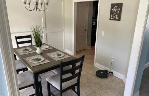 Gone Coastal! Large Heated pool home 30 min from beaches! - Foto 23