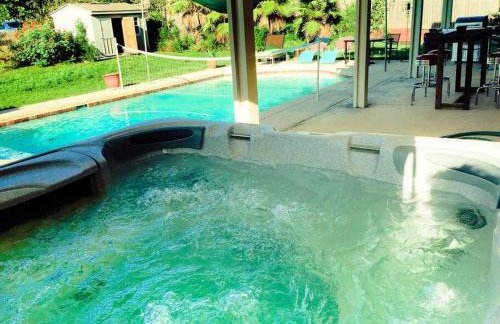 Amazing House with Pool, Arcade, Hot Tub and More - Accomodates 16 guests - Photo 1