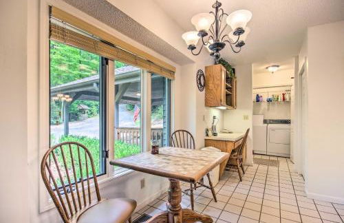 1 Mi to Marina Lake Toxaway Cabin with Fire Pit - Foto 11