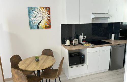 Riviera Retreat - Steps to Beach & Shops, Balcony & AC - Foto 7