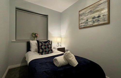 Eskdale Townhouse- Spacious 4BR ,Crawley, Free Wifi, Parking, fully equipped, contractor friendly, temporary relocations welcome, near Gatwick Airport - Foto 24