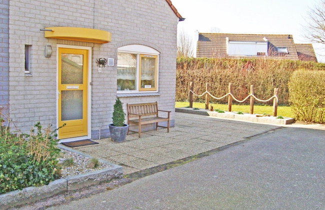 Bungalow in Breskens Near the Beach - Photo 30