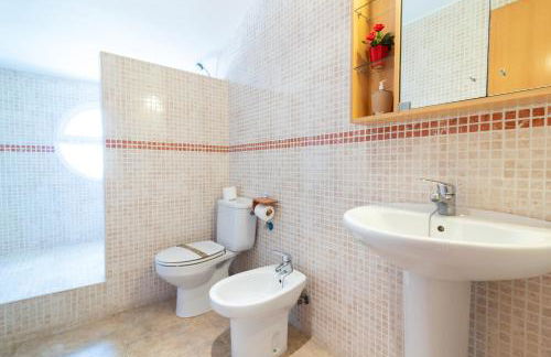 Global Properties, Adosado en primera linea de playa con vistas al mar - Foto 20