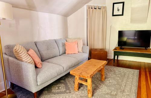 Cozy 1BD in Burlington’s Coolest Neighborhood - Photo 5