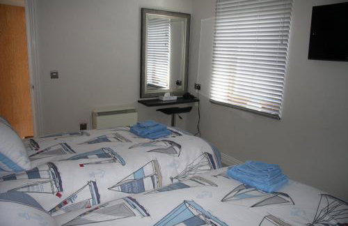 UlsterApartments one bedroom 2 single beds and sofa bed - Foto 11
