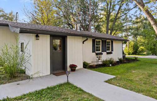 Cozy Home W/ King Bed & Lake access - Foto 6