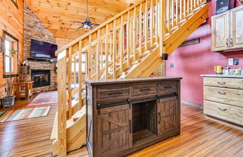 Cozy Couples Getaway with Hot Tub Fox Ridge Cabin - Foto 11