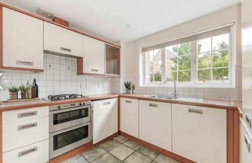 Spacious 2-Bed Family Flat in Wimbledon Near Tube - Foto 18