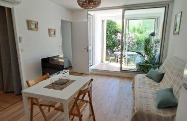 Appartement refait à neuf, climatisé, en rez-de-jardin, à 30 secondes de la plage - Foto 1