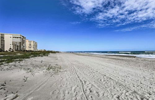 Central Cocoa Beach Condo with View, Steps to Beach! - Foto 2