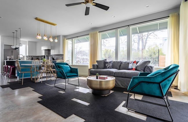 Insta-worthy Two House Corner Compound - Foto 6