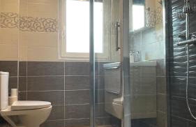 LE HAVRE D'ATHENA - Grand appart, jardin privé, abri vélos & accès rapide A61 - Foto 26