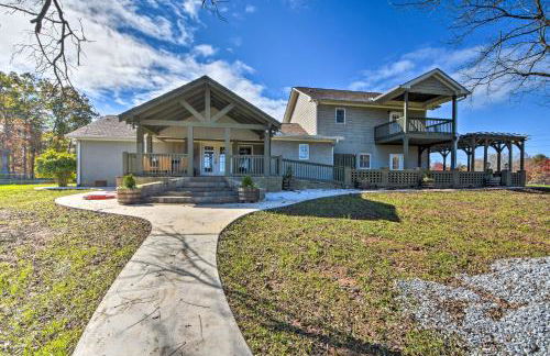 Serving Southern Charm at this Clarkesville House! - Foto 1