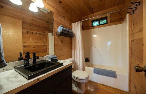 Secluded 4WD Getaway with Mountain Views and Hot Tub - Foto 24