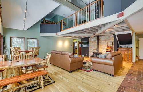 Private Peninsula! Laurel Lake Retreat with 3 Piers - Foto 2