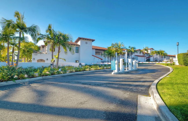 Southern Exposure w/ Private Balcony - Foto 29