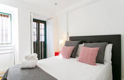 JOIVY Cosy 1-bed flat w/balcony in Alfama, moments from the Port - Foto 3