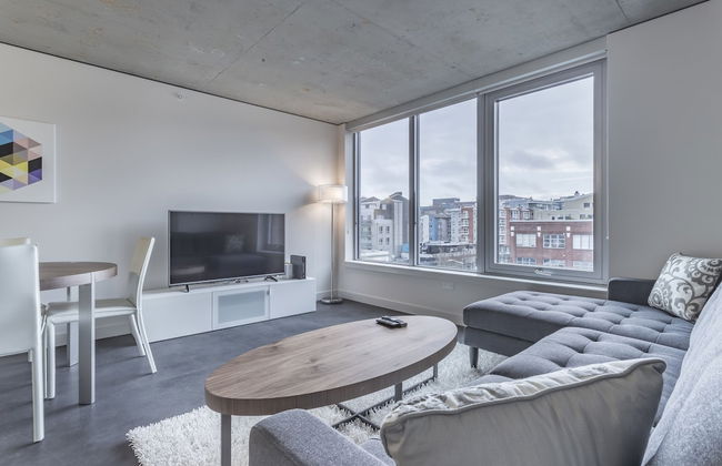 Domicile Suites at Cove - Photo 17