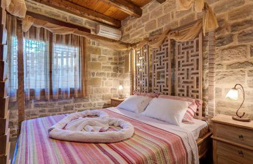 Hectoras Villa in Plaka BY APOKORONAS-VILLAS - Photo 49