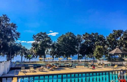 Larkin's Corner Salt Springs Resort Cottage 10 - Foto 16