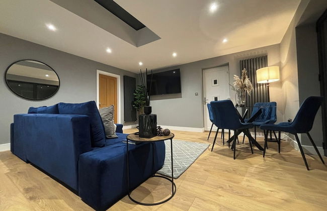 Sheffield-apartment-sleeps4-parking-hottub - Photo 8
